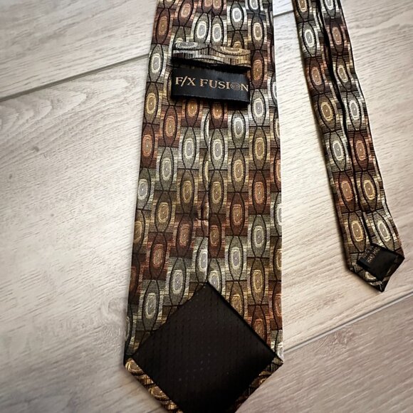 Elegant Geometric Pattern Tie - Picture 2 of 2